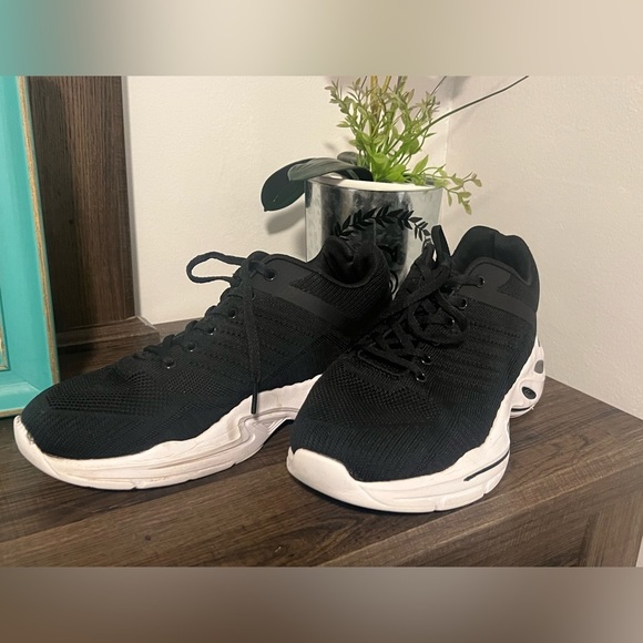 Men black sneakers /size 9 - Picture 9 of 10